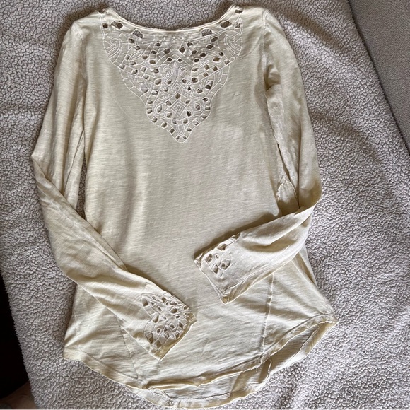 Beautiful Free People eyelet embroidery pale yellow L/S tee top Henley S / M ❤️ - Picture 7 of 12